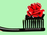 181204-albert-charcoal-toothbrush-tease_twuriz