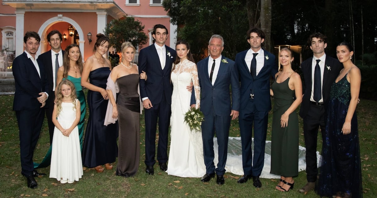 RFK Jr. präsentiert die pompöse dreitägige Popstar-Hochzeit seines Sohnes ...