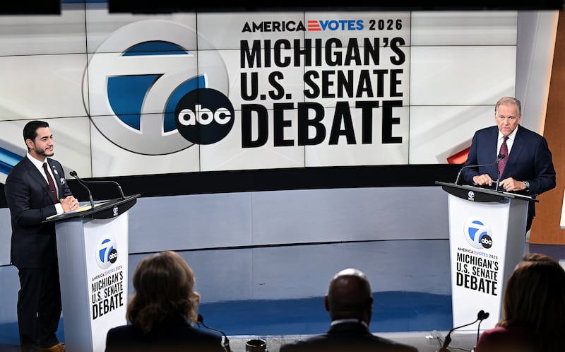 SOUTHFIELD, MICHIGAN - OCTOBER 21: U.S. Senate candidates Democrat Abdul El-Sayed, left, and Michigan Republican Senate candidate, former U.S. Rep. Mike Rogers (R-MI) debate on October 21, 2026 at WXYZ Channel 7 in Southfield, Michigan. (Photo by Robin Buckson-Pool/Getty Images)