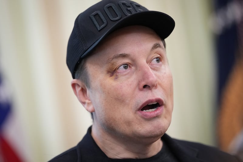 Elon Musk with black eye in Oval Office of the White House on May 30, 2025 in Washington, DC.