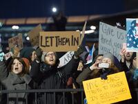 articles/2017/01/28/judge-blocks-part-of-trump-s-immigration-ban-after-his-own-lawyers-can-t-justify-it/170128-zavadski-seigel-aclu-stay-tease_rpuf1h