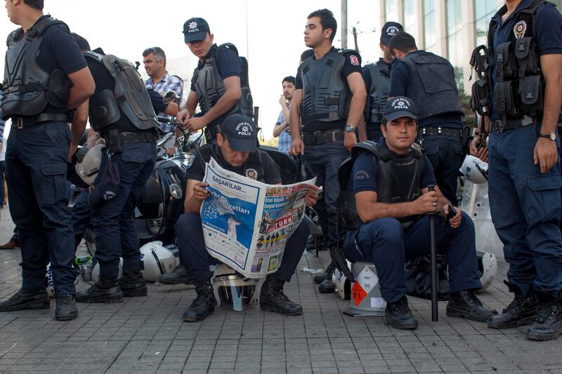 galleries/2013/05/31/occupy-istanbul-errupts-in-violence-photos/130601-turkey-day2-07_d5tkfd