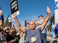 A photograph of protestors in Jerusalem calling for the Netanyahu-led government to resign.