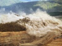 articles/2013/08/16/yes-there-s-a-war-on-coal-here-s-how-to-end-it/130814-miller-war-coal-tease-embed_ifbqnb