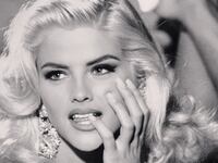 230516-anna-nicole-smith-hero_i8p4lh