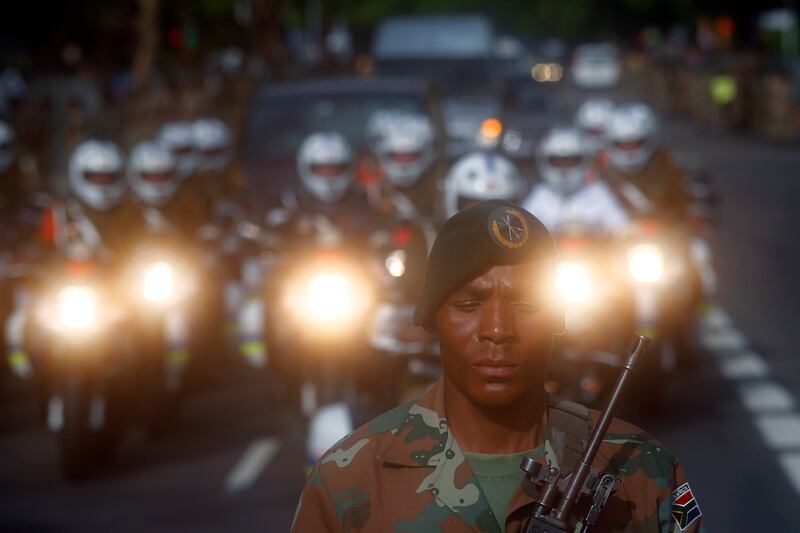 galleries/2013/12/10/mourning-nelson-mandela-photos/131211-mourn-madiba-3_xx5ph8