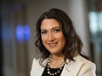 articles/2013/11/04/randi-zuckerberg-how-i-learned-to-balance-business-and-creativity/131003-facebook-tease_mr3ery