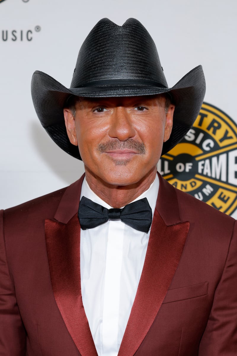 Tim McGraw’s tan got fans joking.