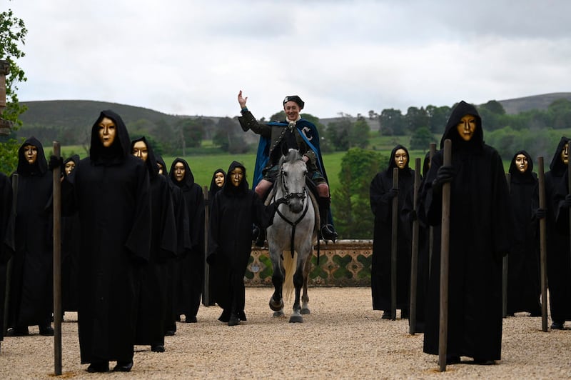Alan Cumming in Traitors Season 3 Episode 1