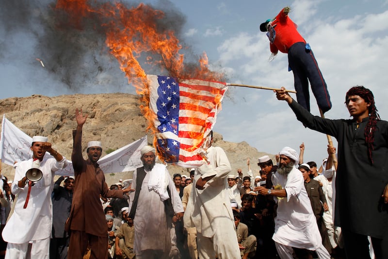 articles/2012/09/19/sam-harris-on-the-freedom-to-offend-an-imaginary-god/free-speech-muslim-violence-harris_r39p5r