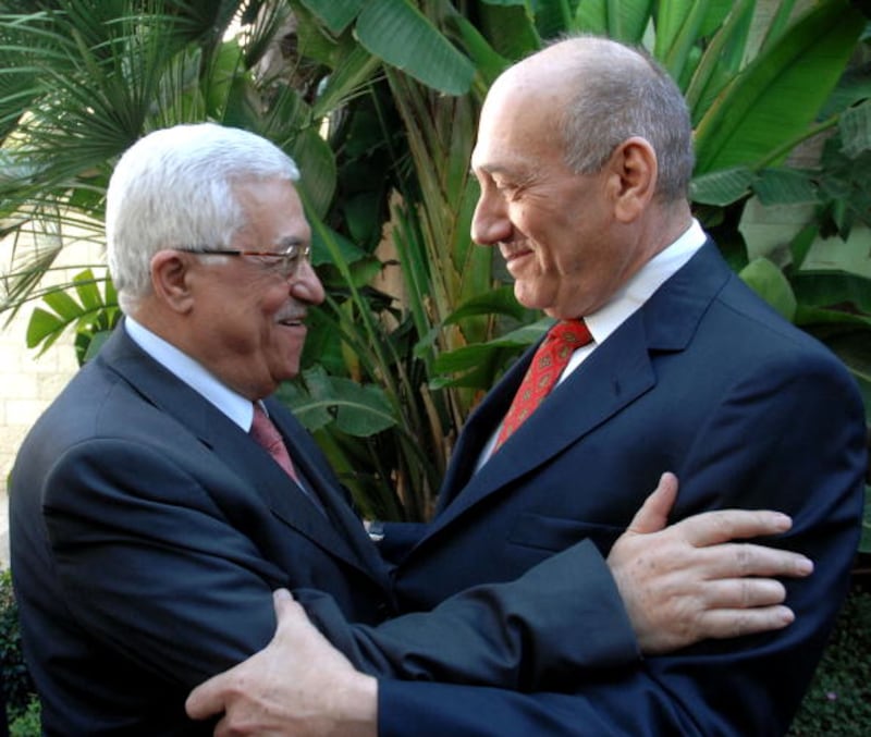 articles/2013/07/10/dear-wapo-abbas-did-not-reject-olmert-s-offer/abbas-olmert-openz_mbmdli