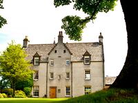 articles/2014/12/03/the-estate-built-by-whisky/141125-macallen-estate-tease_rdif2p