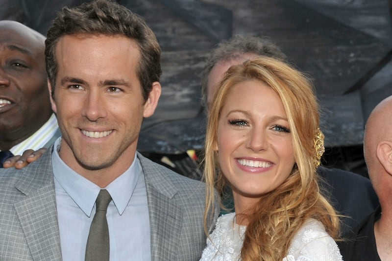 articles/2012/09/10/blake-lively-gets-married-lena-dunham-chops-it-all-off/blake-lively-ryan-reynolds-fashion-cheat_gjp3gw