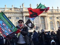 2022-01-08T161031Z_1657237635_RC23VR9C8VJ9_RTRMADP_3_HEALTH-CORONAVIRUS-ITALY-PROTEST_mwit6s