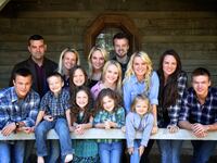 articles/2016/09/14/the-willis-clan-no-more-a-christian-family-band-comes-apart-amid-child-rape-allegations/160914-kennedy-willis-family-tease_dsz1e9