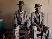 articles/2010/08/04/zwelethu-mthethwas-photographs-of-black-africa/gefter-zwelethu_117925_q5bkhd