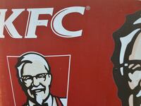 articles/2016/06/23/the-kfc-box-that-charges-your-phone/160623-Place-kfc-box-charges-phones-Tease_xkmmqg