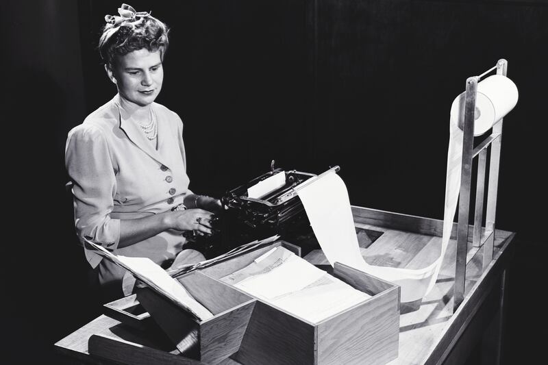 articles/2012/12/13/your-next-assistant-may-be-an-app/virtual-assistants-strochlic-tease_hbi0ws