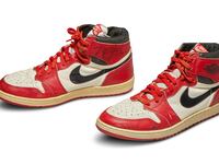 2020-05-08T000000Z_500856004_RC2CKG9TBU14_RTRMADP_3_PEOPLE-MICHAEL-JORDAN-SNEAKERS_rlvjqq