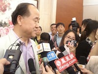 articles/2012/10/11/hallucinatory-realism-of-mo-yan-the-first-official-chinese-winner-of-the-nobel-prize-for-literature/mo-yan-profile-hewitt-tease_dwloib