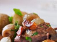 articles/2009/09/22/quintessential-coq-au-vin-recipes/coq-au-vin_51383_dgxiab