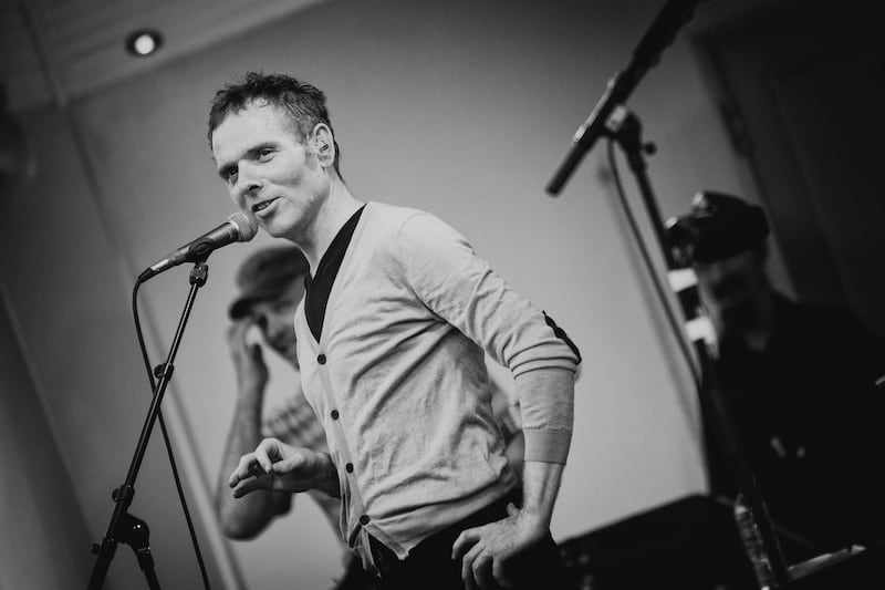 articles/2014/09/05/stuart-murdoch-s-god-help-the-girl-does-something-pretty-and-something-twee/140904-leon-belle-sebastian-tease_egivnb