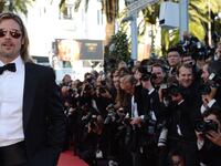 articles/2013/03/15/brad-pitt-reportedly-wears-man-spanx-lena-dunham-doesn-t-want-a-victoria-s-secret-model-body/Brad_Pitt_Fashion_Cheat_Sheet_tjikln