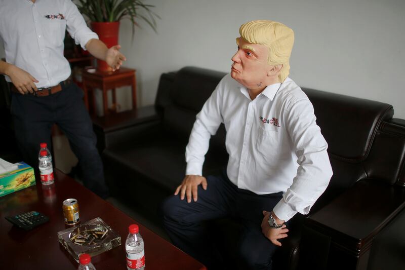 galleries/2016/05/27/inside-the-factory-making-trump-masks/160527-trump-mask-factory-07_qb5afr