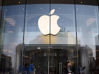 articles/2013/04/24/apple-stimulates-economy-through-dividends-and-stock-buybacks/130423-apple-economy-zeitlin-tease_izozvr