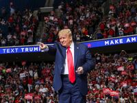 2020-06-21T003059Z_509005825_RC2CDH9FPZ3F_RTRMADP_3_USA-ELECTION-TRUMP_enr4cv