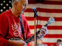 articles/2014/04/23/everybody-s-welcome-at-the-pittsburgh-banjo-club/140423-banjo-salama-tease_dyfekx