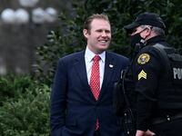 2021-01-15T230043Z_3550748_RC2N8L92ACZS_RTRMADP_3_USA-TRUMP_lwlxqk