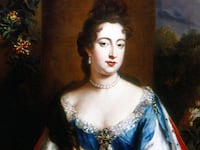 articles/2013/10/31/the-forgotten-reign-of-england-s-lesbian-queen/131031-korda-queen_ul0emd