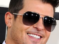 articles/2014/02/25/newly-single-robin-thicke-s-potential-pick-up-lines-for-women-at-the-club/140224-robin-thicke-tease_oihsha