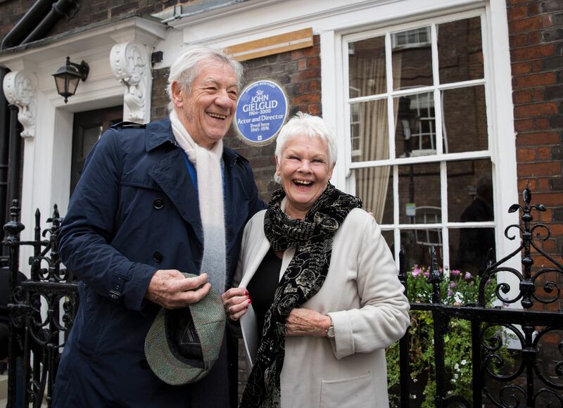 Dame Judi Dench and Sir Ian McKellen during the unveiling of a new plaque commemorating fellow actor Sir John Gielgud in Westminster on April 27, 2017.