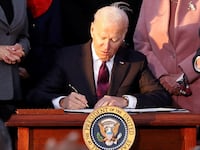 2021-11-15T212843Z_28395169_RC28VQ9FX43J_RTRMADP_3_USA-BIDEN-INFRASTRUCTURE_yytl7a