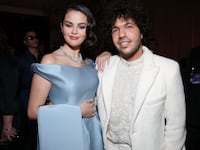 LOS ANGELES, CALIFORNIA - JANUARY 5, 2025, 82ND GOLDEN GLOBE AWARDS - Selena Gomez and Benny Blanco at the 82nd Golden Globe Awards, held at the Beverly Hilton Hotel in Los Angeles on January 5, 2025. (Photo by Jason Armond / Los Angeles Times via Getty Images)