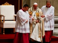 180101-pope-francis-silence-chatter-cheat_of2ima