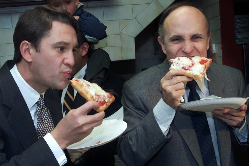 galleries/2011/09/20/herman-cain-sarah-palin-and-more-politicians-eating-pizza-photos/pols-pizza-lazio_nhzgkq