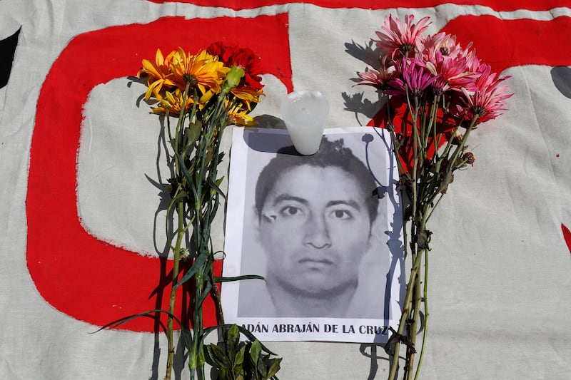 2014-10-08T120000Z_1145101153_GM1EAA9079J01_RTRMADP_3_MEXICO-VIOLENCE_ahcsqs