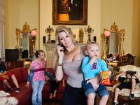 articles/2012/01/20/lauren-greenfield-s-new-documentary-like-real-housewives-of-sundance/queen-of-versailles-lee_b31ruk