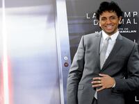 articles/2013/06/12/m-night-shyamalan-wrote-she-s-all-that-more-surprising-uncredited-writers/shyamalan-cheat_xxuqkg