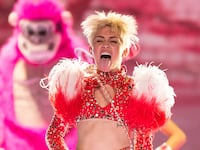 articles/2014/02/25/time-for-warning-labels-on-miley-cyrus-s-licking-and-twerking-concerts/140221-wolfson-obama-miley-tease_qqhcsc