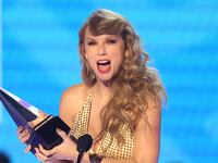 2022-11-21T033323Z_1449171488_RC23QX9FTV3Z_RTRMADP_3_AWARDS-AMERICAN-MUSIC_ehxy81