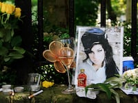 galleries/2011/07/25/celebrity-shrines/celebrity-shrines-teaser_ucjiic