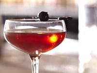 articles/2016/05/15/the-mysterious-art-of-mixing-a-manhattan/160514-rothbaum-manhattan-drink-tease_zidh1h