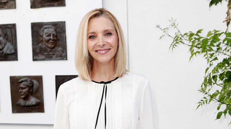 Lisa Kudrow has shared that she underwent a rhinoplasty at 16.