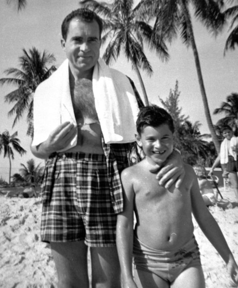 galleries/2012/01/08/shirtless-presidents-barack-obama-ronald-reagan-more-photos/shirtless-presidents-nixon_fiq4iw