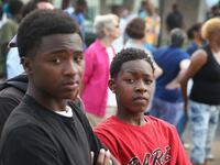 articles/2014/08/14/ferguson-on-edge-again-as-night-falls/140814-glawe-ferguson-tease_vc4dfp