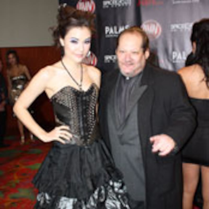 articles/2010/01/10/top-5-reasons-porn-for-profit-is-dying/abowitz-porn-convention_74438_vdjvvz